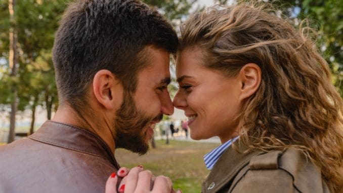 dating confidence happy couple
